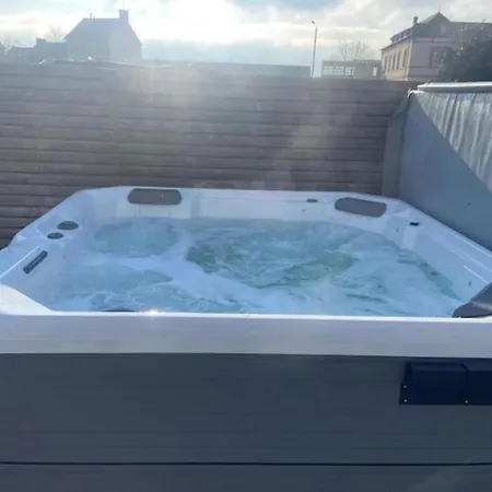 Jolie Maison Avec Piscine Et *